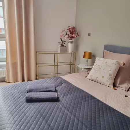 Miodowa Street Parking Free *